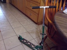 Scooter para crianças iniciantes, TM Next, verde/preto, leve, dobra, estende comprar usado  Enviando para Brazil