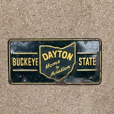 Usado, 1953 Dayton Ohio Booster Placa de Licença Etiqueta Automática Garagem Buckeye State Aviation comprar usado  Enviando para Brazil