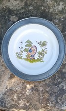 Assiette décor polychrome d'occasion  Bédarieux