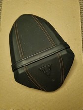 TRIUMPH STREET TRIPLE RS PILLION ASSENTO PEÇA NÚMERO 2307339 TONNT30 COSTURA VERMELHA, usado comprar usado  Enviando para Brazil