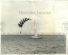 Stampa 1976 parasailing usato  Spedire a Italy
