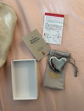 Isqueiro eletrônico a gás Vivienne Westwood formato de coração prata orbe prata com bolsa comprar usado  Enviando para Brazil