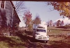 Fotografia 35mm Slide 1963 Nova Inglaterra Branco Chevy Caminhão Camper Celeiro Árvores de Queda comprar usado  Enviando para Brazil