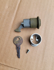 Bloqueio de caixa de luvas NOS e chave H700 para Willys MB M38 M38A1 CJ Ford GPW Jeep WO-A-3823 comprar usado  Enviando para Brazil