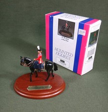 Boneco montado HM QUEEN ELIZABETH na base de madeira BRITAINS ENGLAND caixa original comprar usado  Enviando para Brazil