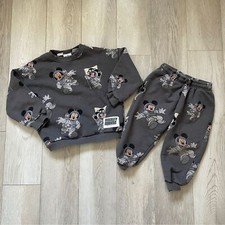 Conjunto de Moletom Zara Kids Disney Mickey Mouse Cinza (tamanho 4-5 anos) Athleisure Lounge comprar usado  Enviando para Brazil