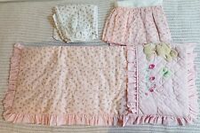 Edredom/saia de cama/lençol ajustado Just Born design floral babados rosa comprar usado  Enviando para Brazil