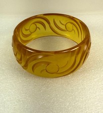 Vintage carved bakelite d'occasion  Expédié en Belgium