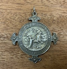 Joli croix religieuse d'occasion  Suresnes