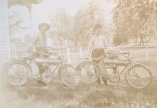RPPC inicial 2 homens com motocicletas talvez motocicletas YALE não tenho certeza comprar usado  Enviando para Brazil