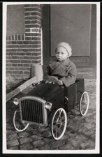 Fotografie kind sitzt gebraucht kaufen  Berlin