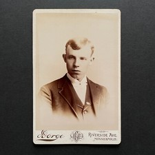 c. 1890 Cartão de Gabinete de Jovem Fotografia Dorge Photo Studio Minneapolis Minn comprar usado  Enviando para Brazil