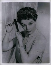 Foto de prensa 1952 belleza y cuidado del cabello/estilos caniche corte de pelo y peine afeitadora segunda mano  Embacar hacia Mexico