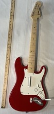 Guitarra sem fio PS4 Rock Band 4 vermelha Fender Stratocaster 91161 alça faltando comprar usado  Enviando para Brazil