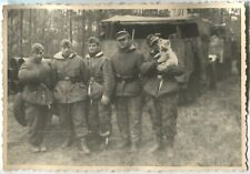 FOTO DE ARQUIVO DA SEGUNDA GUERRA MUNDIAL: SOLDADOS WEHRMACHT E LANÇADOR DE FUMAÇA NEBELWERFER EM UMA FLORESTA comprar usado  Enviando para Brazil