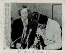 1974 Press Photo Estrelas de tênis Rod Laver e Jimmy Connors assinam acordo em Nova York, usado comprar usado  Enviando para Brazil