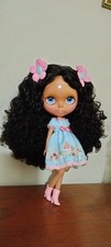 Lote Blythe - Boneca de pele escura normal de fábrica personalizada clara + suporte + 2 vestidos. comprar usado  Enviando para Brazil