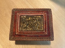Caixa de bugigangas francesa vintage do século XIX couro com forro de madeira cena de metal comprar usado Caixa de bugigangas francesa vintage do século XIX couro com forro de madeira cena de metal comprar usado  Enviando para Brazil