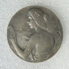 Jolie medaille femme d'occasion  Plombières-lès-Dijon