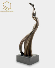 Escultura de bronze Dove of Peace Woman Letting Out a Pigeon, usado comprar usado  Enviando para Brazil