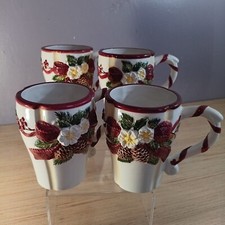 Conjunto de 4 canecas de café bolota de Natal Bico flor poinsétia porcelana  comprar usado Conjunto de 4 canecas de café bolota de Natal Bico flor poinsétia porcelana  comprar usado  Enviando para Brazil