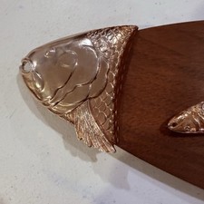 Tábua de queijo de peixe vintage Ted Arnold dourada e madeira com faca MCM náutica 17"" comprar usado  Enviando para Brazil