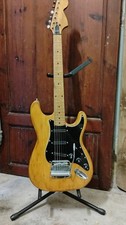Chitarra elettrica stratocaste usato  Santa Croce sull'Arno