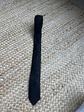Gravata Saint Laurent Paris YSL preta de seda cetim nova Metalisse estreita magra G comprar usado  Enviando para Brazil