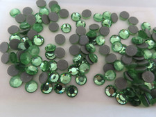 Pacote completo 144 Swarovski Hotfix Flatbacks 34ss Peridot. #2012 comprar usado  Enviando para Brazil