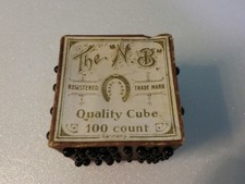 Cubo de broche antigo costura Neuss Brothers Alemanha caixa vintage publicidade comprar usado Cubo de broche antigo costura Neuss Brothers Alemanha caixa vintage publicidade comprar usado  Enviando para Brazil