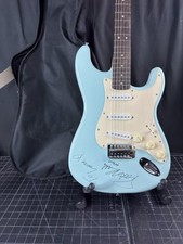 Autographed fender squier d'occasion  Expédié en Belgium