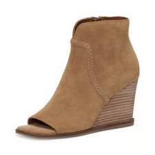 Lucky brand women for sale  North Ridgeville