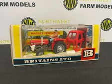 BRITAINS SKALA 1:32 9529 MASSEY FERGUSON 135 Z KABINĄ, KIEROWCĄ I SKRZYNIĄ OKIENNĄ na sprzedaż  Wysyłka do Poland