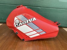 Serbatoio rosso con usato  Italia