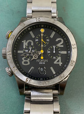 Montre analogique nixon d'occasion  Expédié en France