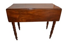 Elegante tavolo con usato  Borgo San Dalmazzo