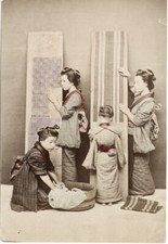 FOTO DA DÉCADA DE 1890 - ROUPAS DE LAVAGEM PARA MENINAS JAPONESAS comprar usado  Enviando para Brazil