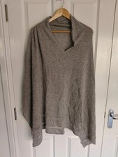 Novo - Poncho Riani cinza 100% cashmere - Tamanho único comprar usado Novo - Poncho Riani cinza 100% cashmere - Tamanho único comprar usado  Enviando para Brazil