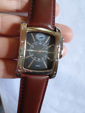 Montre rectangulaire quartz d'occasion  Tannay