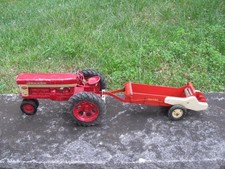 ERTL dos anos 1960–1970? TRATOR DE BRINQUEDO COLHEITADEIRA INTERNACIONAL Nº. 460 + SPREADER comprar usado  Enviando para Brazil
