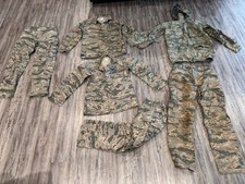 Lote de artículos imperfectos excedentes militares USGI - OCP multicámara, ACU, USMC artículos ABU segunda mano  Embacar hacia Mexico