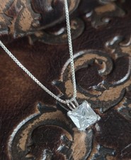 Colar pingente quadrado branco incolor gema prata esterlina 925 em corrente caixa 16", usado comprar usado Colar pingente quadrado branco incolor gema prata esterlina 925 em corrente caixa 16", usado comprar usado  Enviando para Brazil