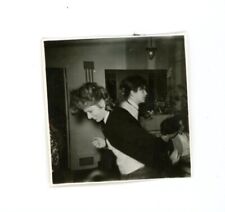 Women moving through frame in interesting manner   vintage snapshot found photo, usado comprar usado  Enviando para Brazil