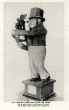 ~1920's NEW BEDFORD MA - Figura de macaco sobre a porta @ Whaling Museum - Vista em preto e branco comprar usado  Enviando para Brazil