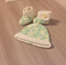 Scarpette cappellino neonato usato  Capo d'Orlando