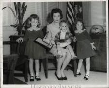 1962 Press Photo Mrs. Dana Walker e crianças, família de homem morto em ação comprar usado  Enviando para Brazil