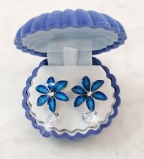 Orecchini fiore blu usato  Macerata