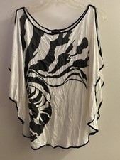 Blusa Venus Feminina Camisa XS Branca com Design Preto Asa de Morcego Manga Busto 60” 2X comprar usado  Enviando para Brazil