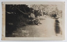 Woman sitting park d'occasion  Expédié en Belgium