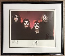Pôster fotográfico colorido grande KISS autografado assinado por PAUL STANLEY & GENE SIMMONS comprar usado Pôster fotográfico colorido grande KISS autografado assinado por PAUL STANLEY & GENE SIMMONS comprar usado  Enviando para Brazil
